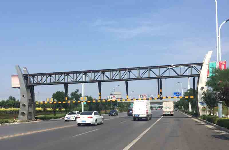 万宁道路限高杆