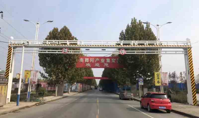 万宁电动液压限高架